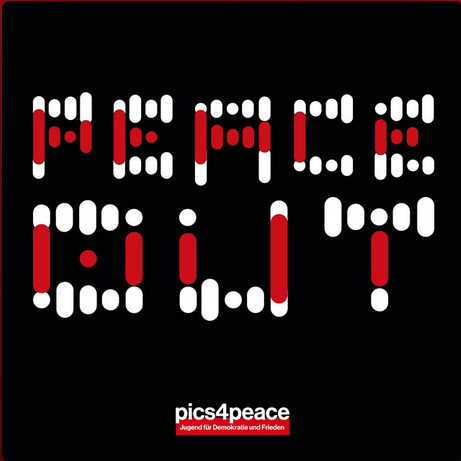 [Translate to English:] Podcast-Logo des pics4peace Podcasts "Peace Out"